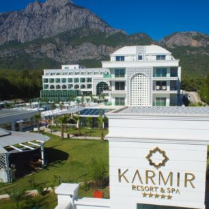 Karmir Resort & Spa